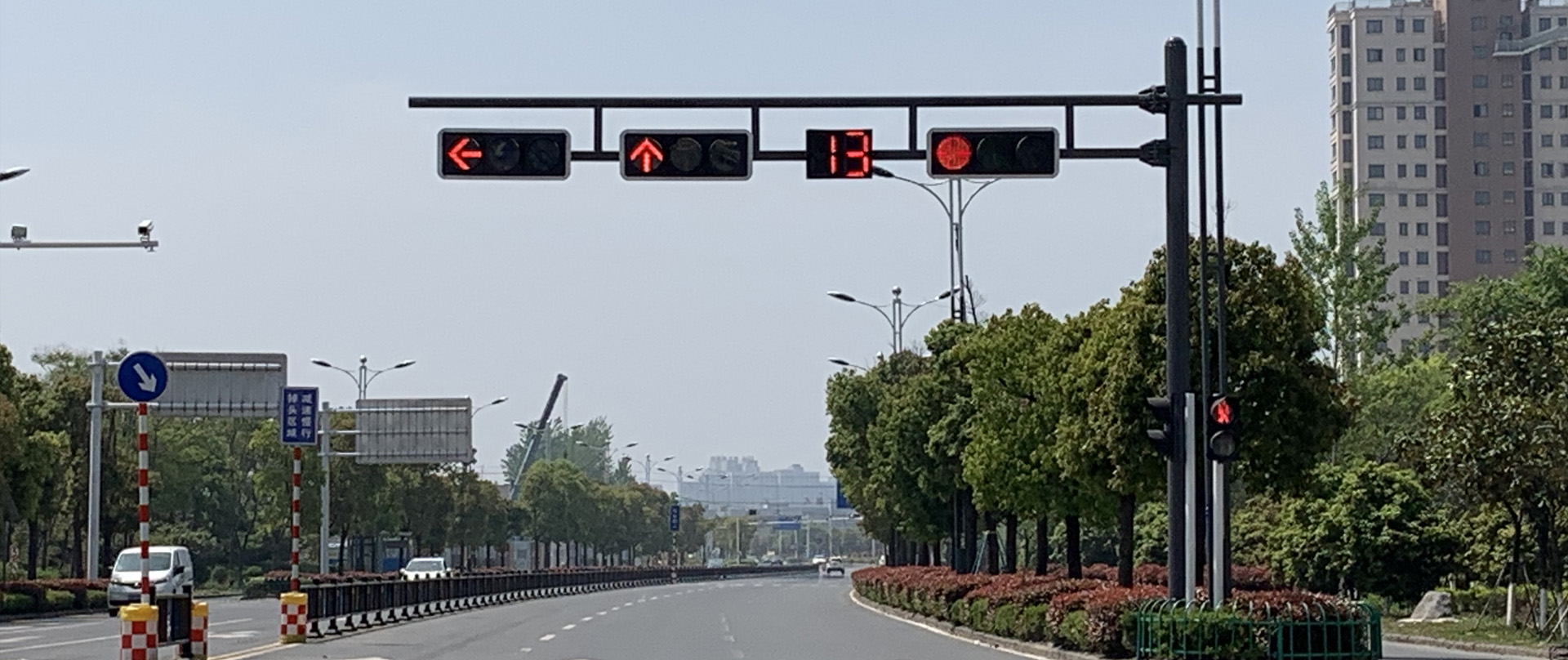 交通信號(hào)燈桿，道路交通信號(hào)桿